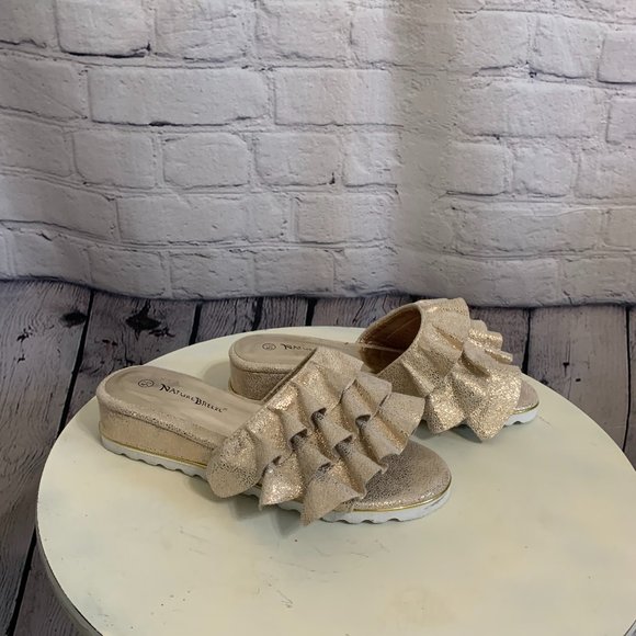 Nature Breeze Gold Slides Ruffle! Sz 5 1/2 - Picture 2 of 4